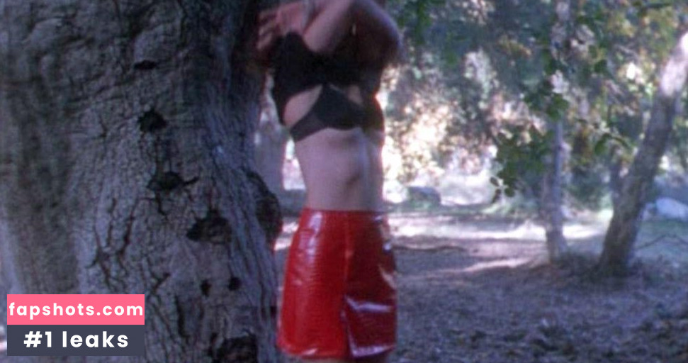 Iyari Limon gallery photo #2