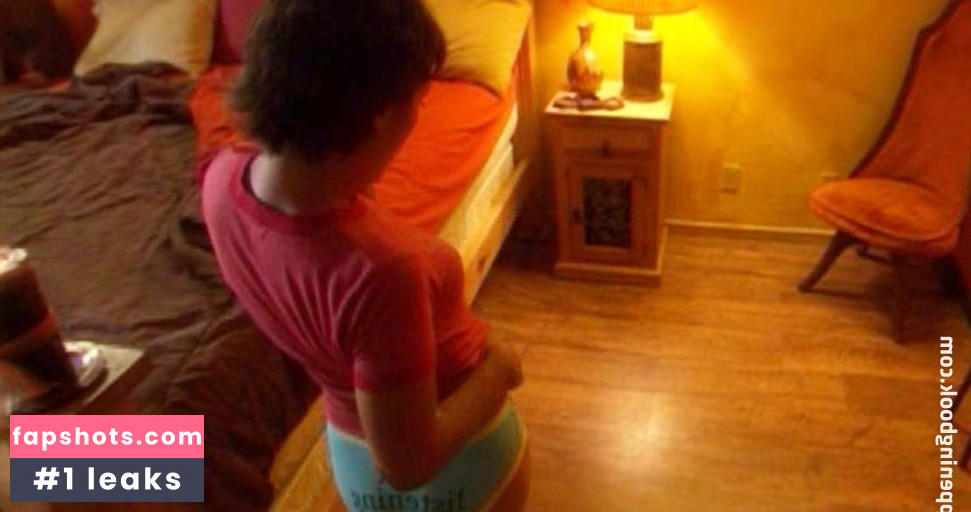 Iyari Limon gallery photo #8