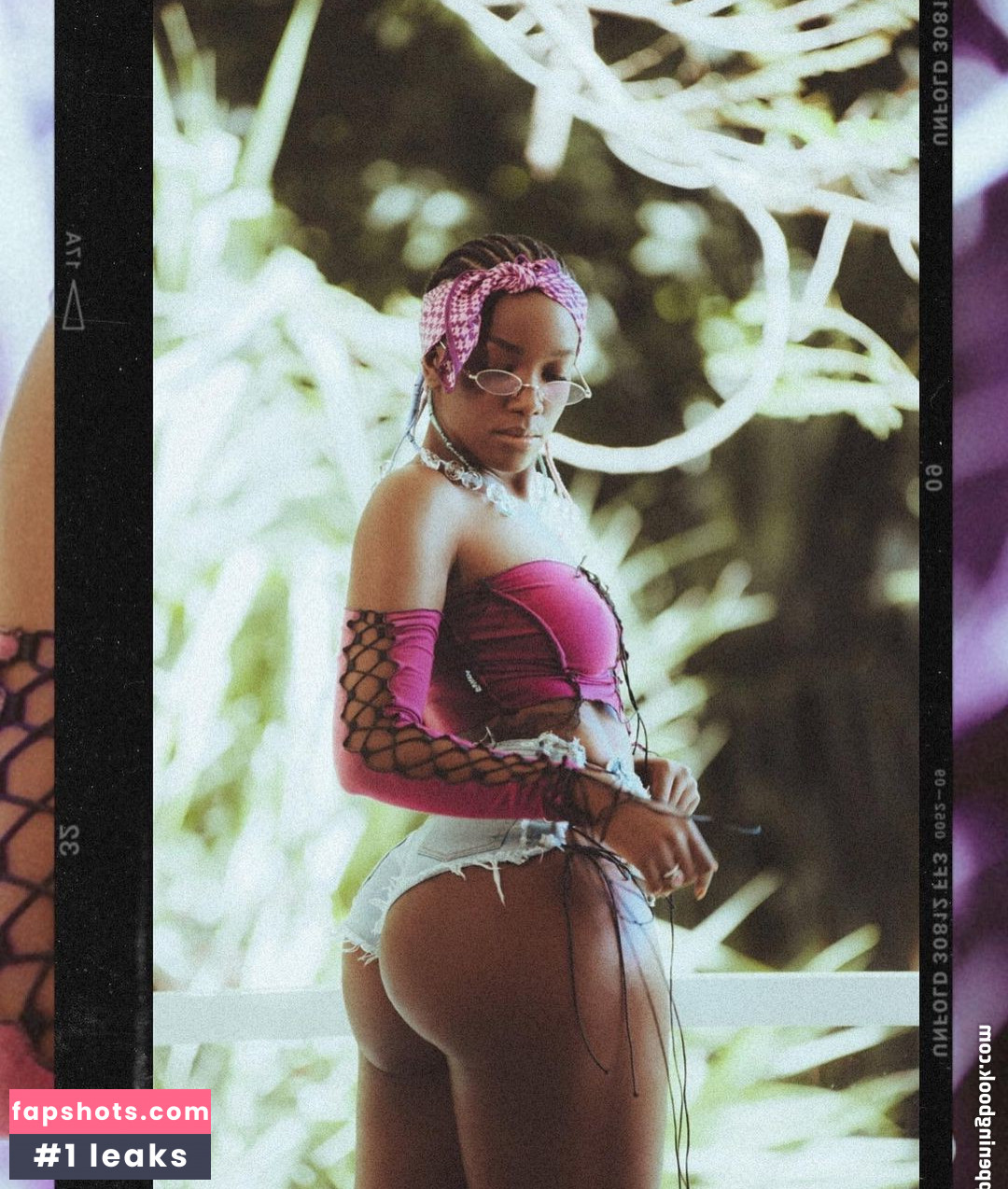 IZA gallery photo #101