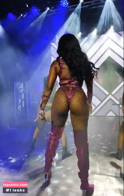 IZA gallery photo #13