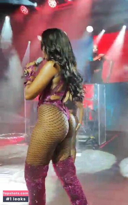 IZA gallery photo #16