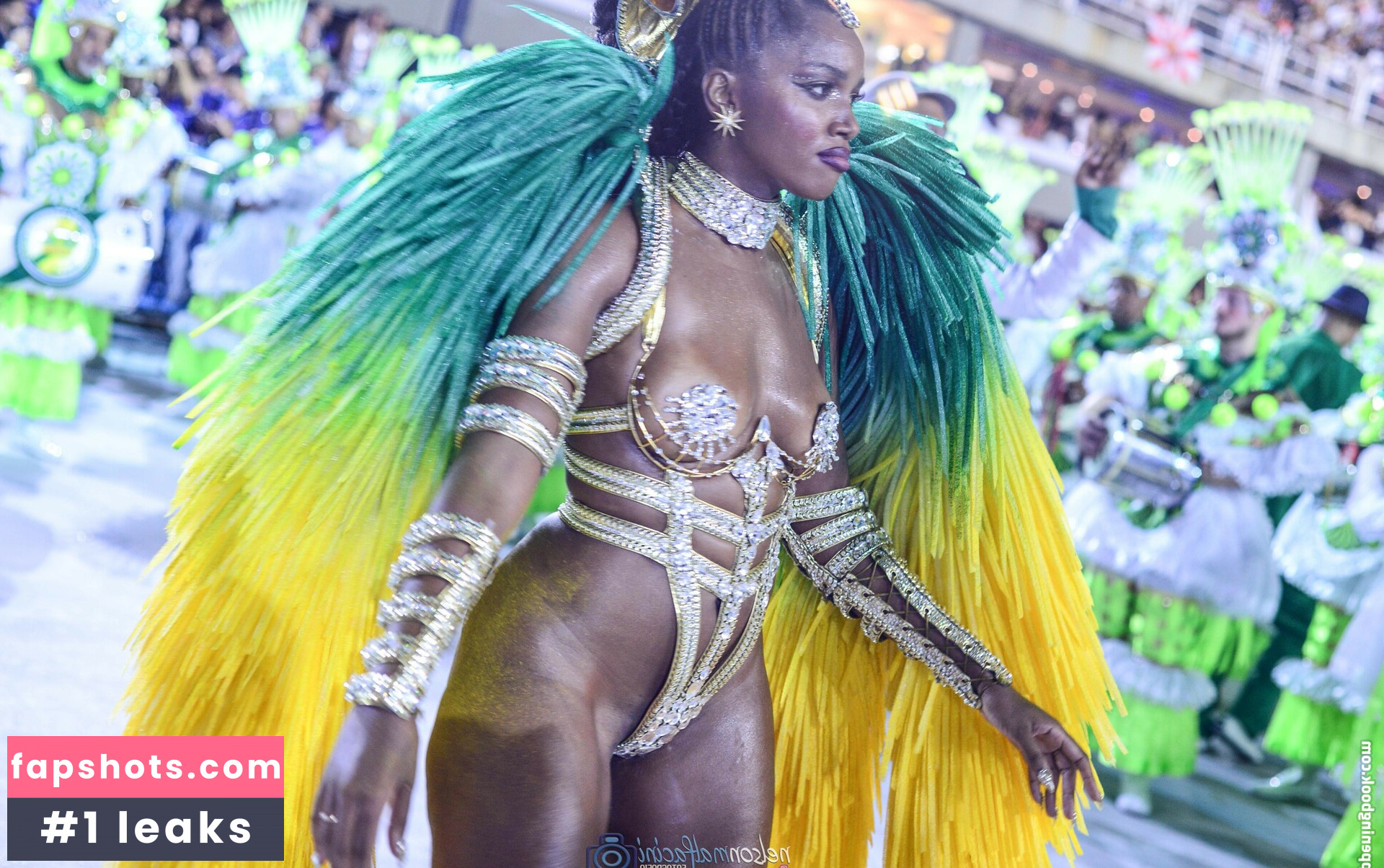 IZA gallery photo #27