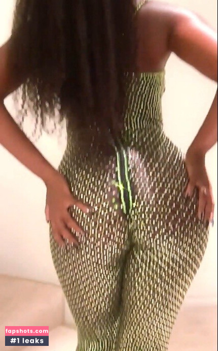 IZA gallery photo #34