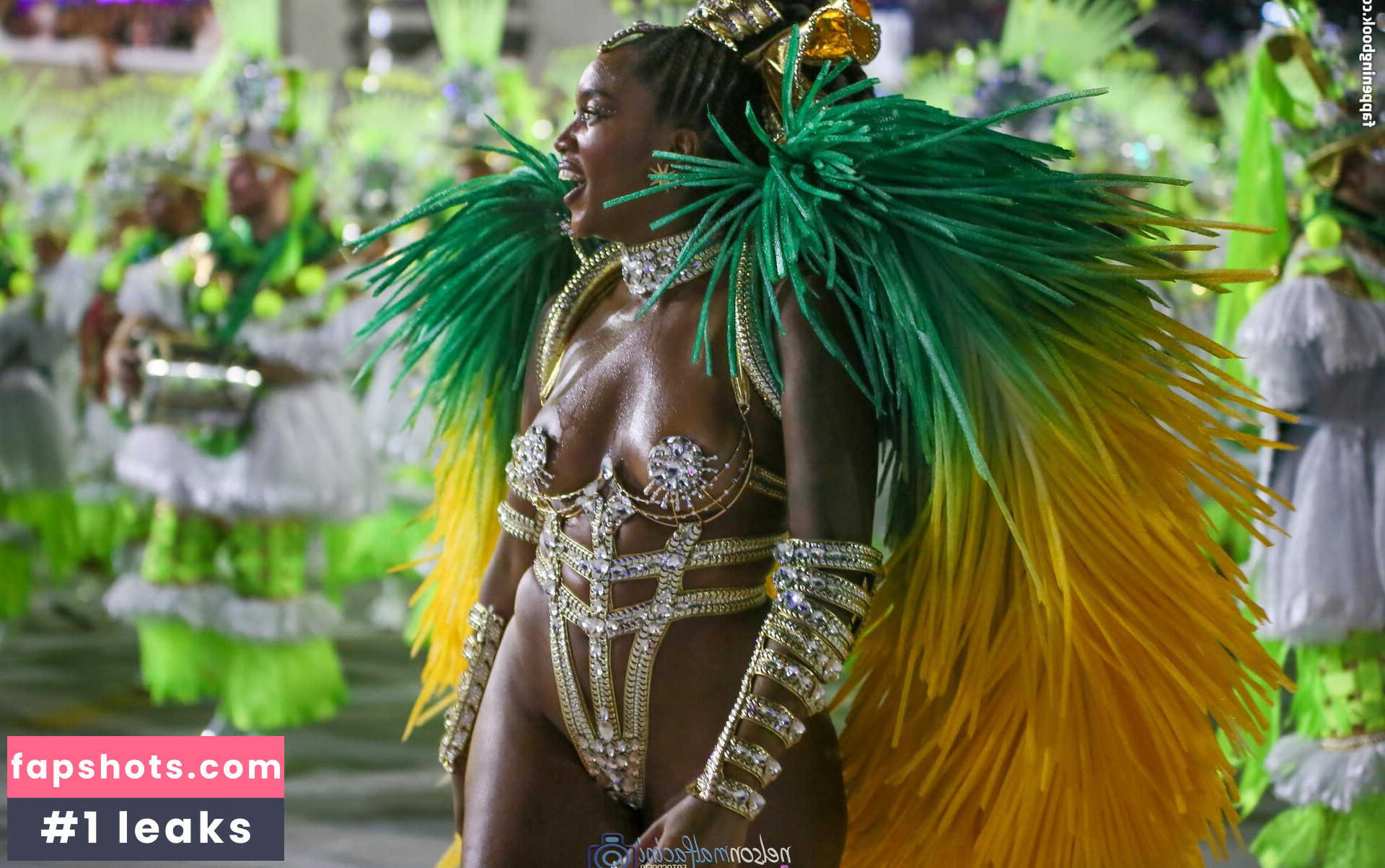 IZA gallery photo #40