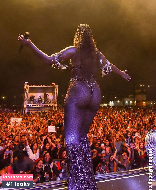 IZA gallery photo #5