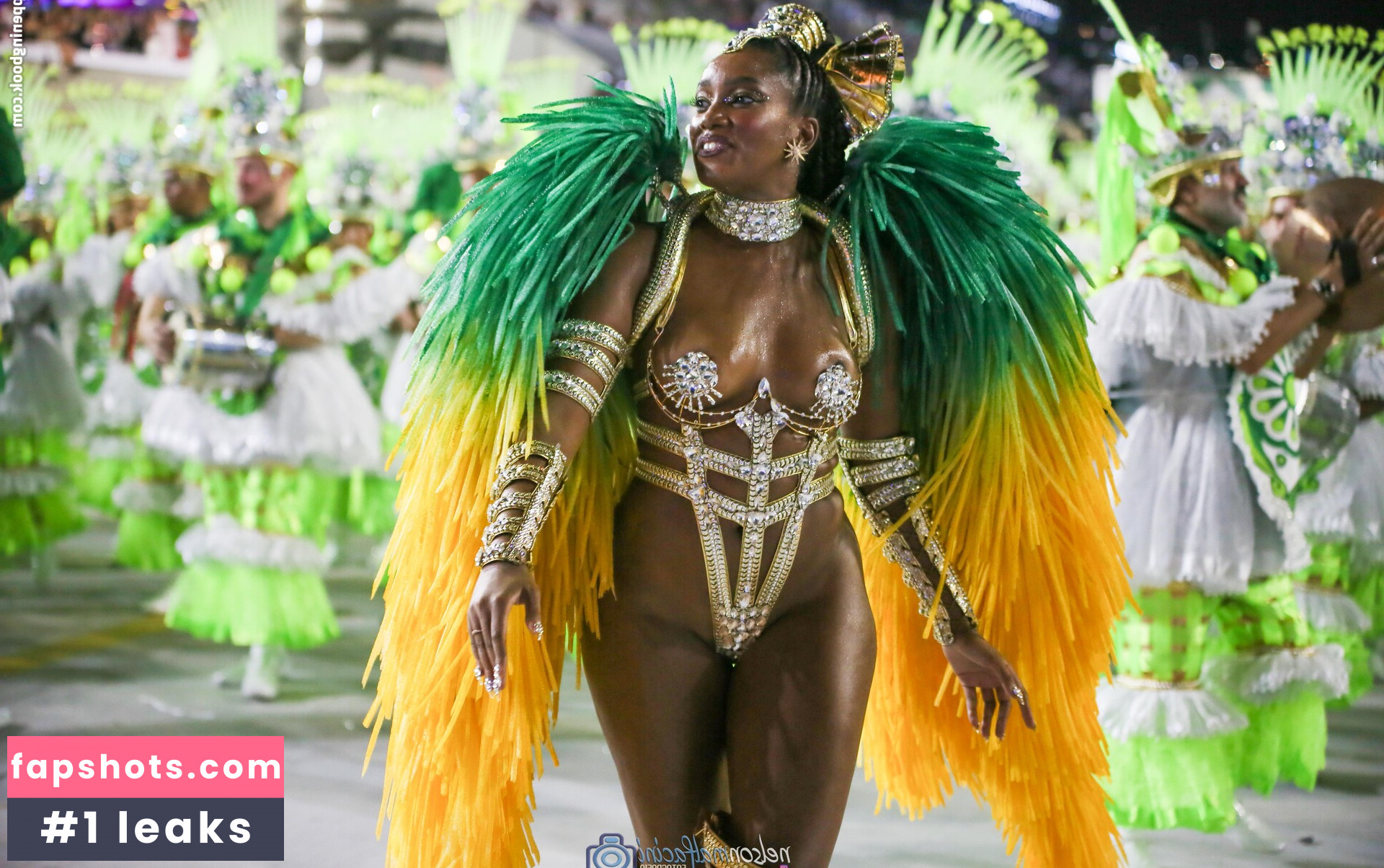 IZA gallery photo #41