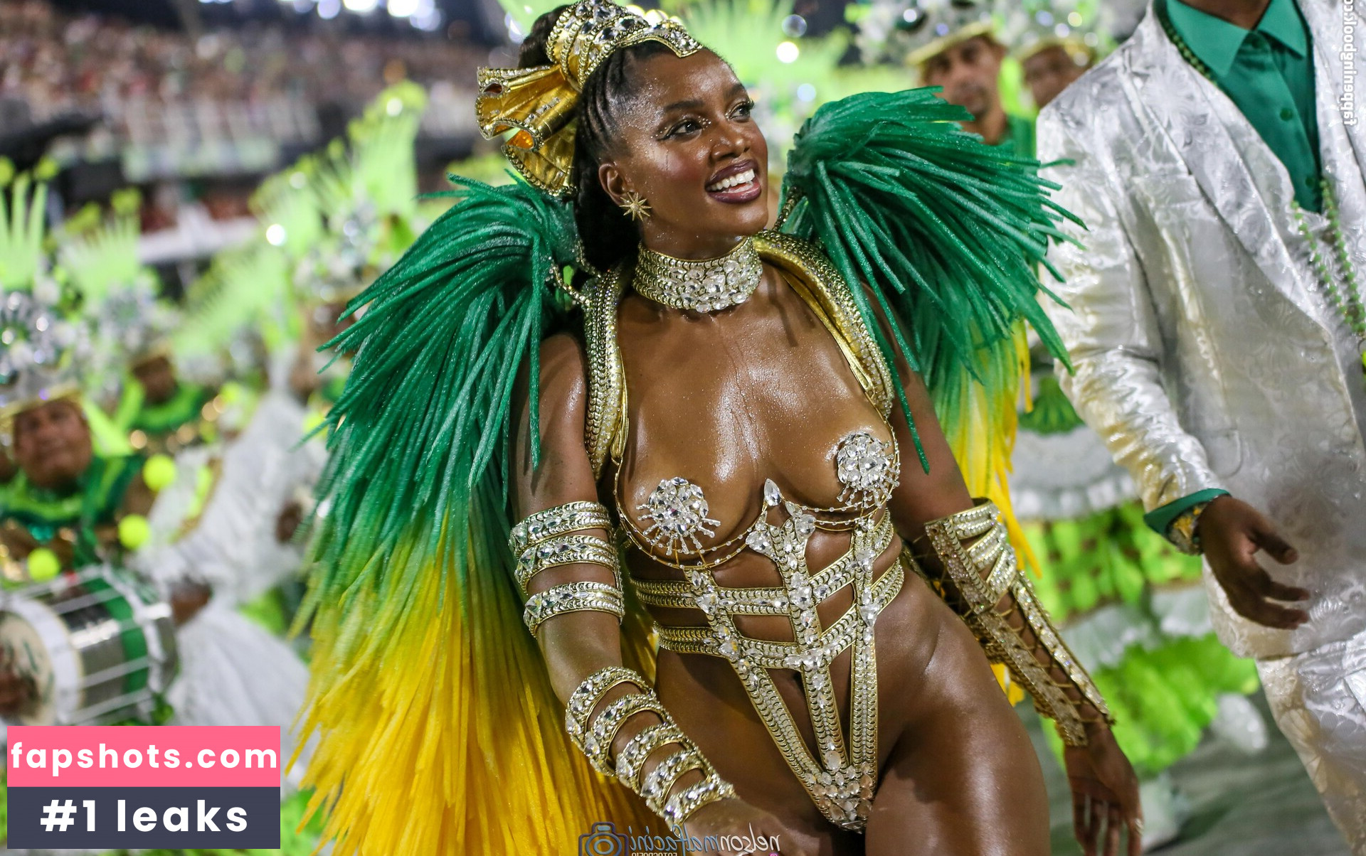 IZA gallery photo #42