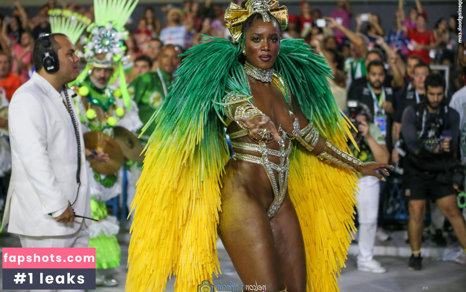 IZA gallery photo #45