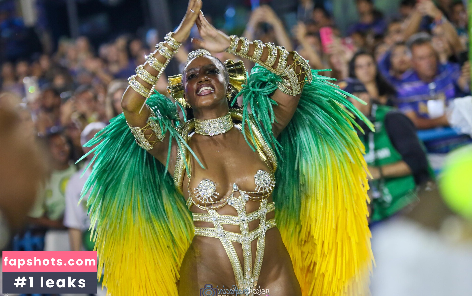 IZA gallery photo #48