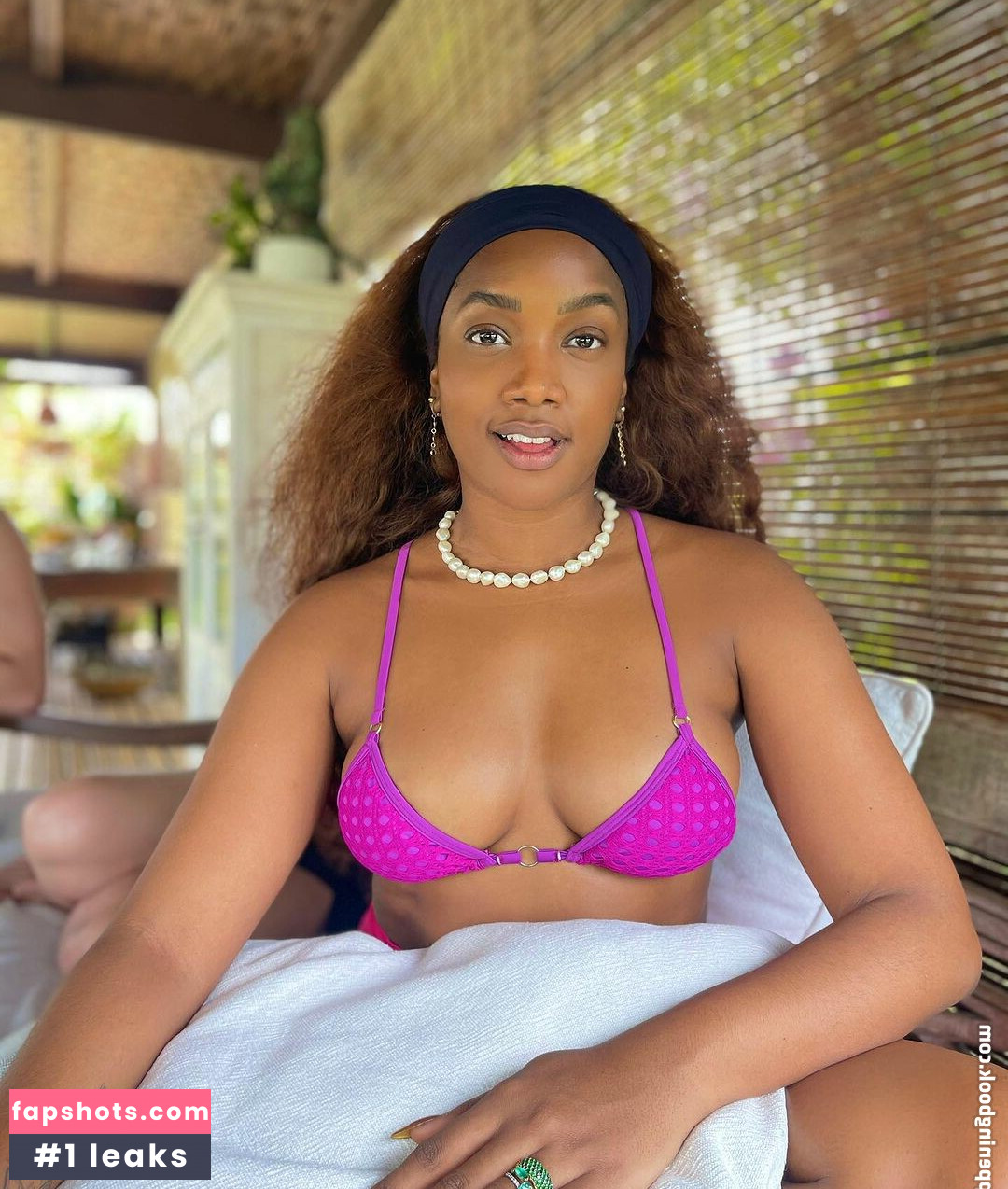 IZA gallery photo #54