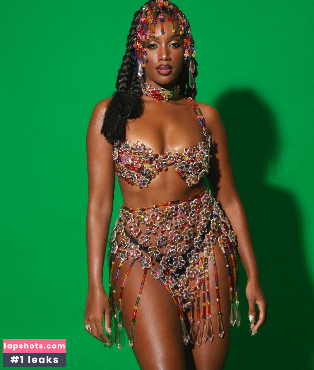 IZA gallery photo #78