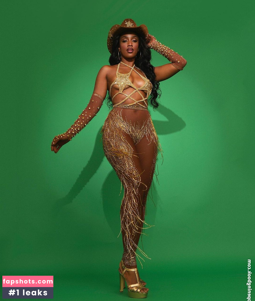 IZA gallery photo #86