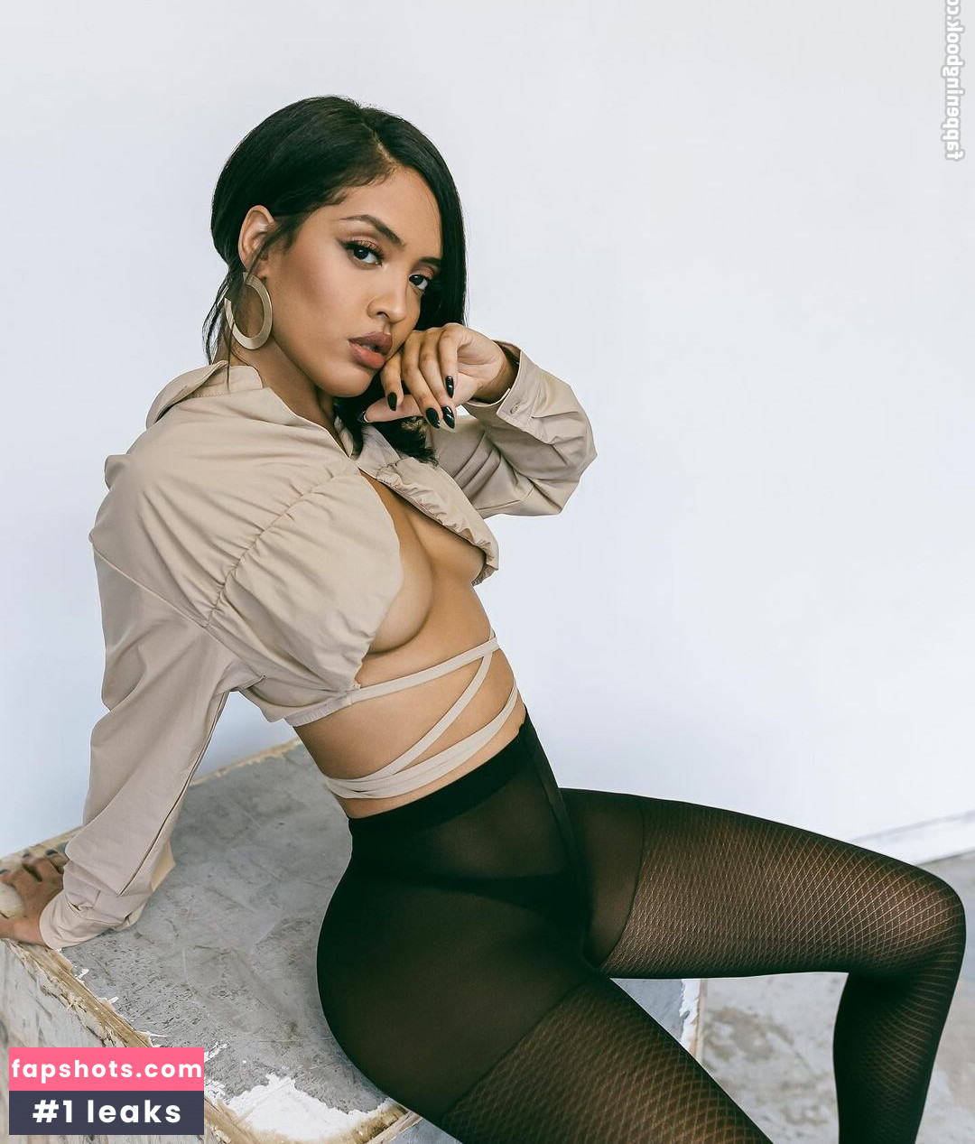 Izabela Guedes gallery photo #35