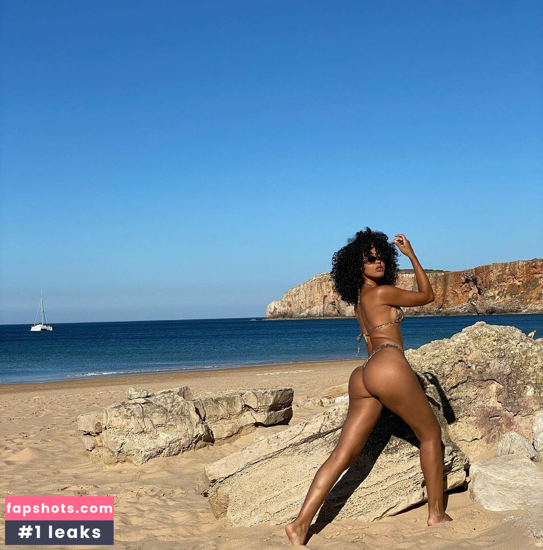 Izabela Guedes gallery photo #41