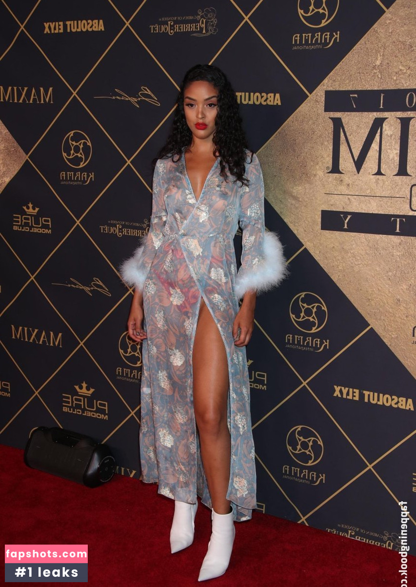 Izabela Guedes gallery photo #86