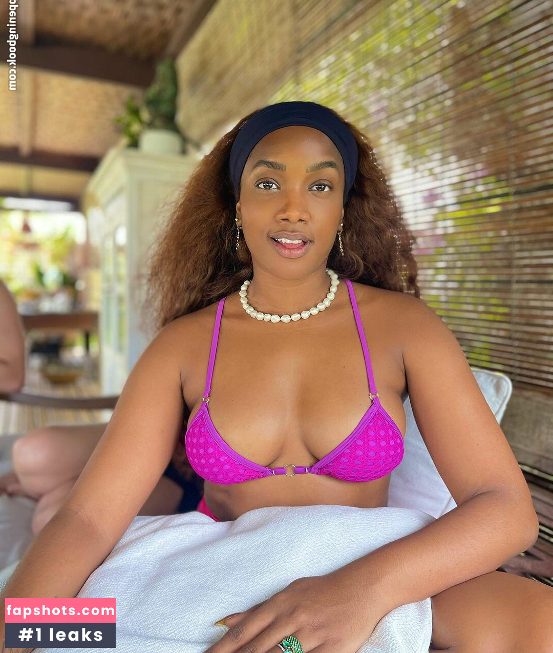 Izza Cantora gallery photo #19