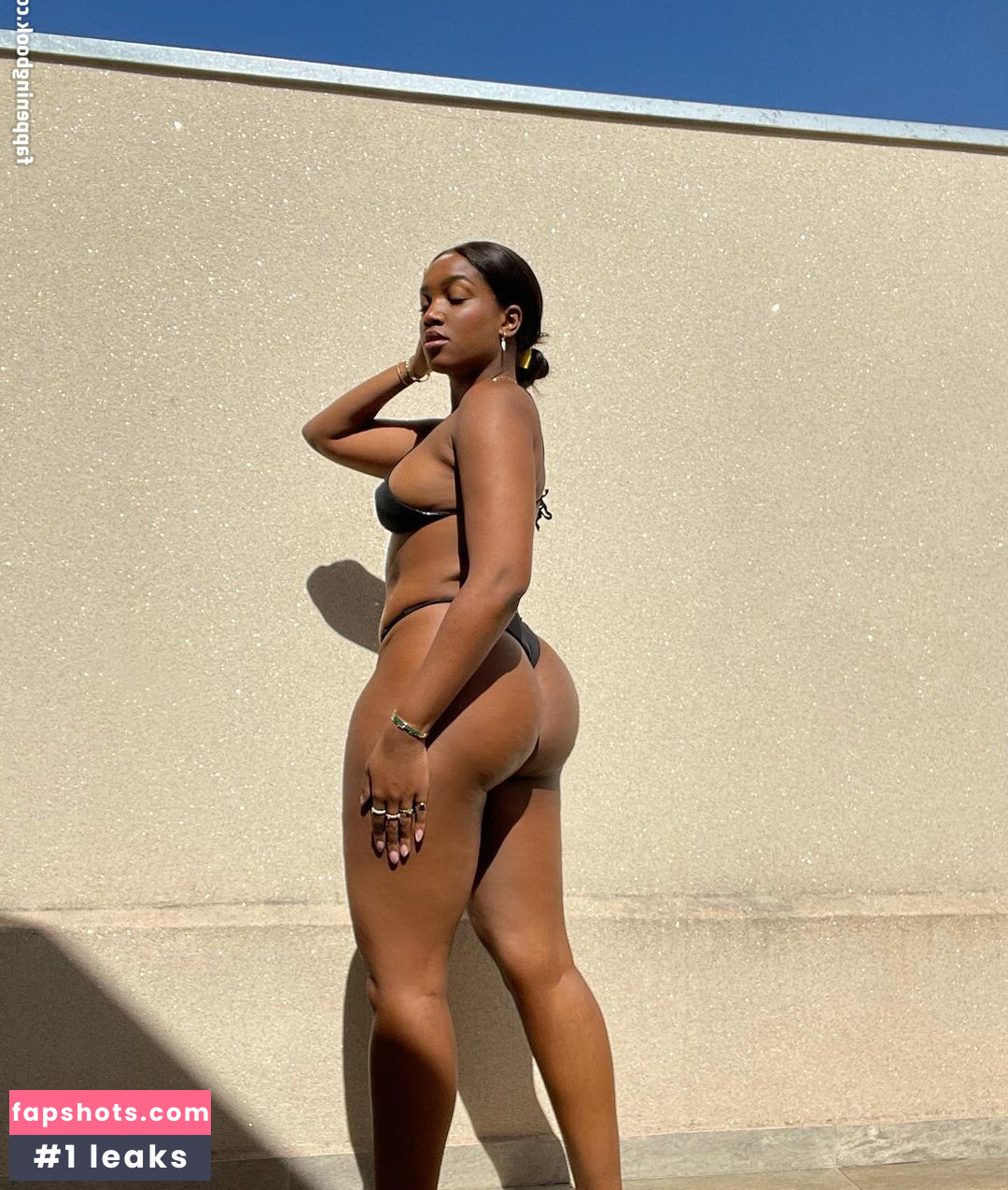 Izza Cantora gallery photo #31