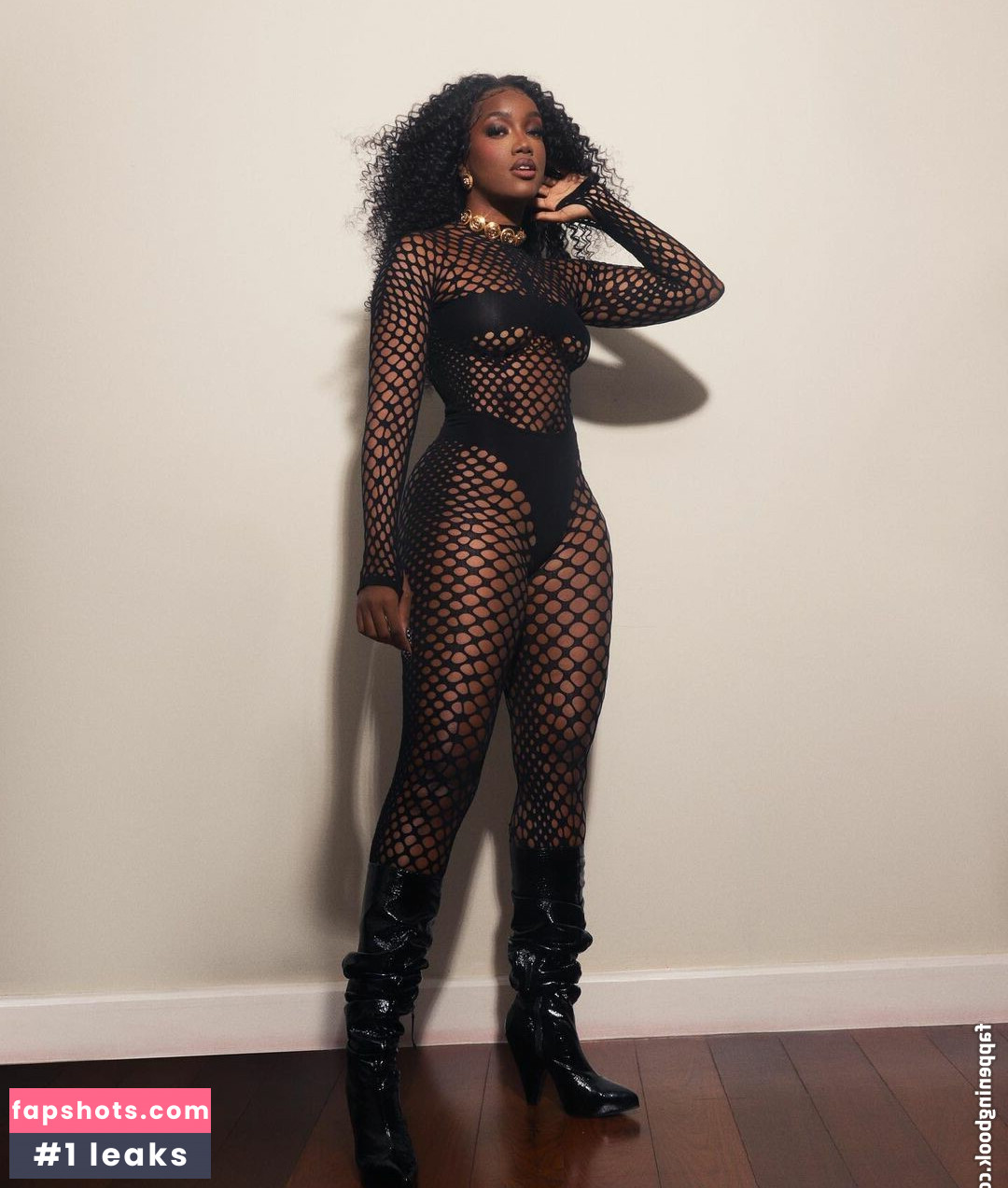 Izza Cantora gallery photo #33