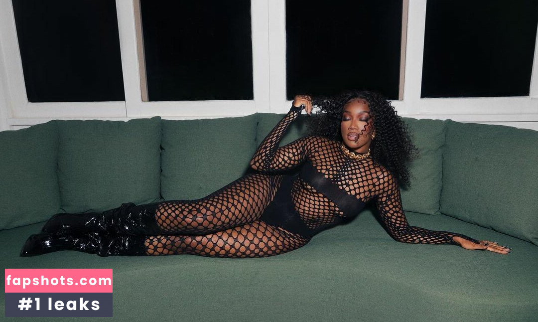 Izza Cantora gallery photo #35