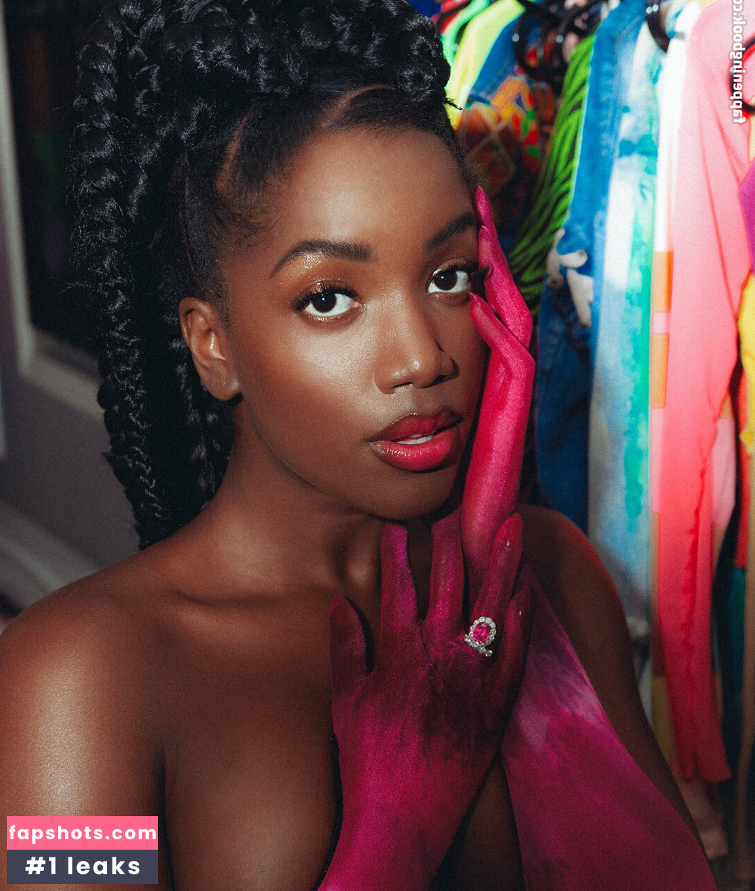 Izza Cantora gallery photo #40