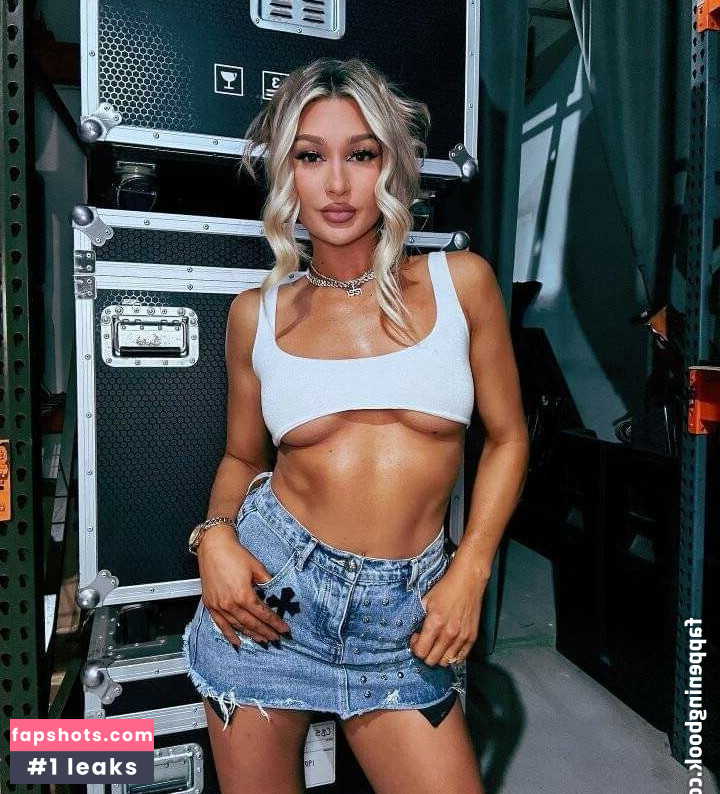 Izzi Dame gallery photo #102