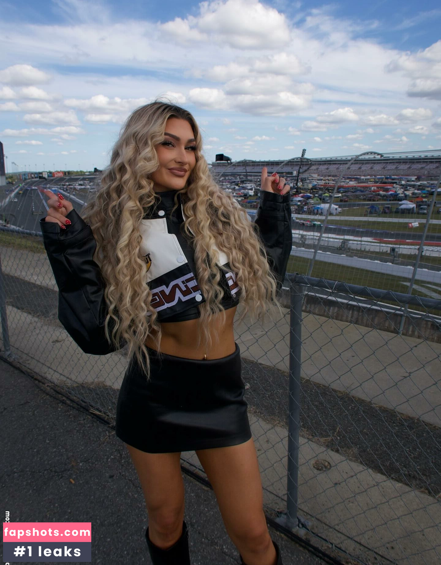 Izzi Dame gallery photo #12