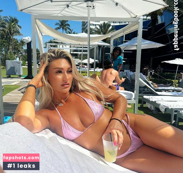 Izzi Dame gallery photo #114