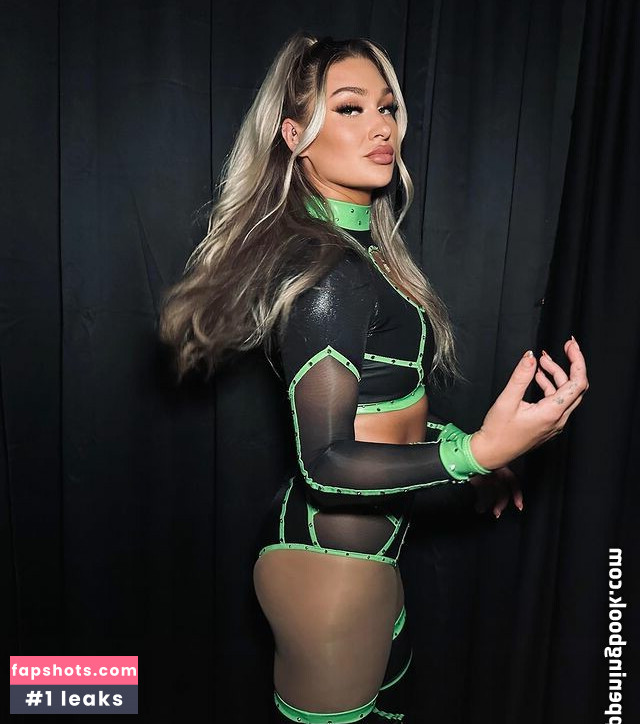 Izzi Dame gallery photo #125