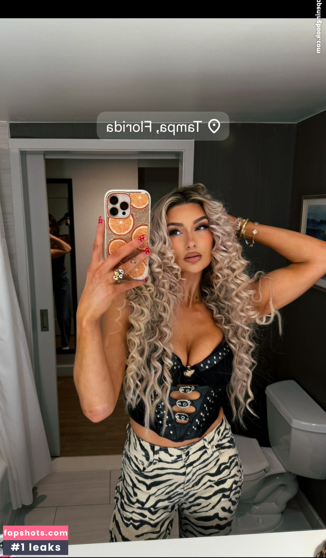 Izzi Dame gallery photo #21