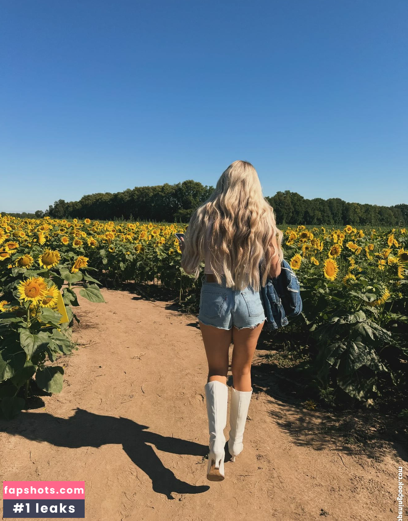 Izzi Dame gallery photo #24