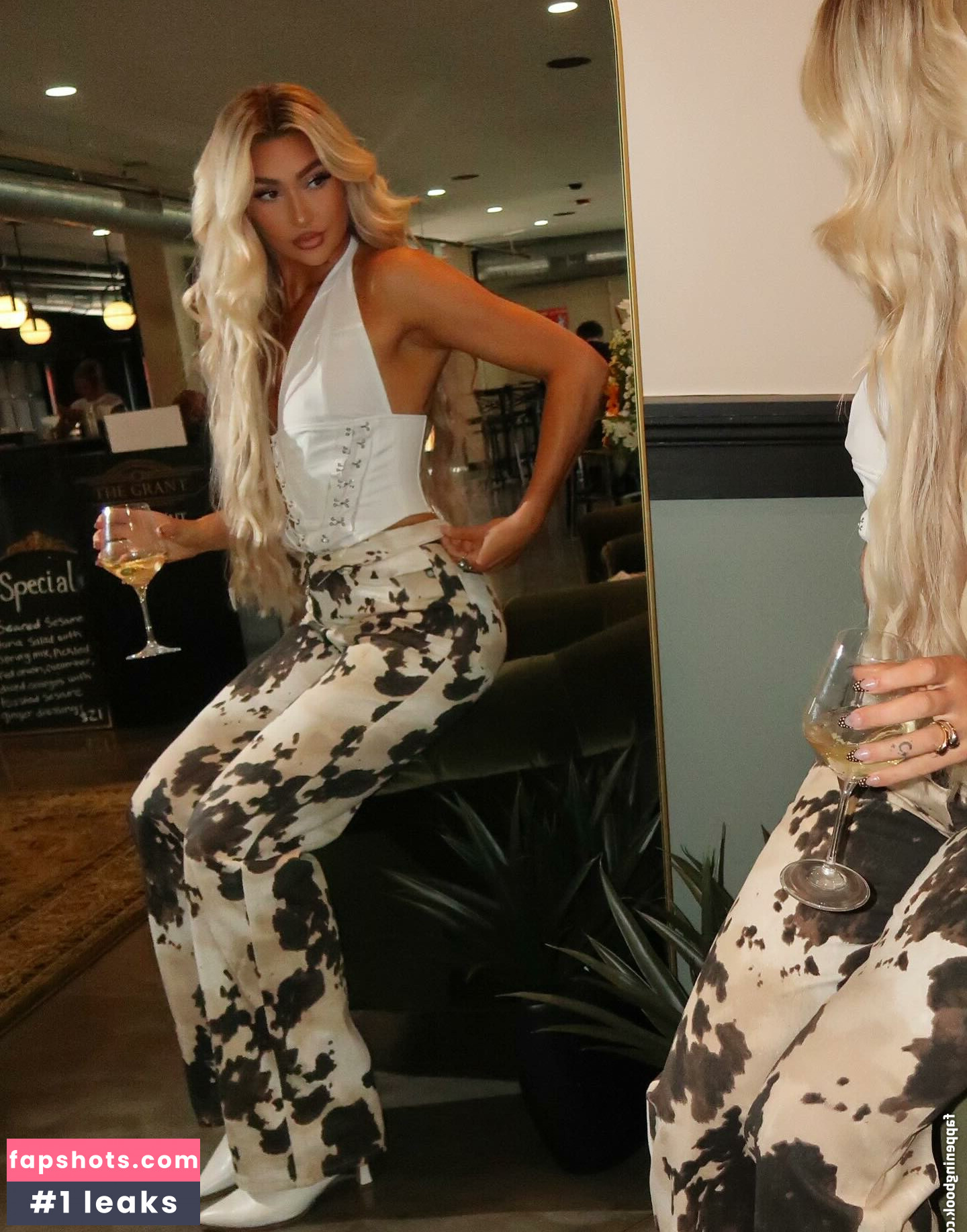 Izzi Dame gallery photo #25