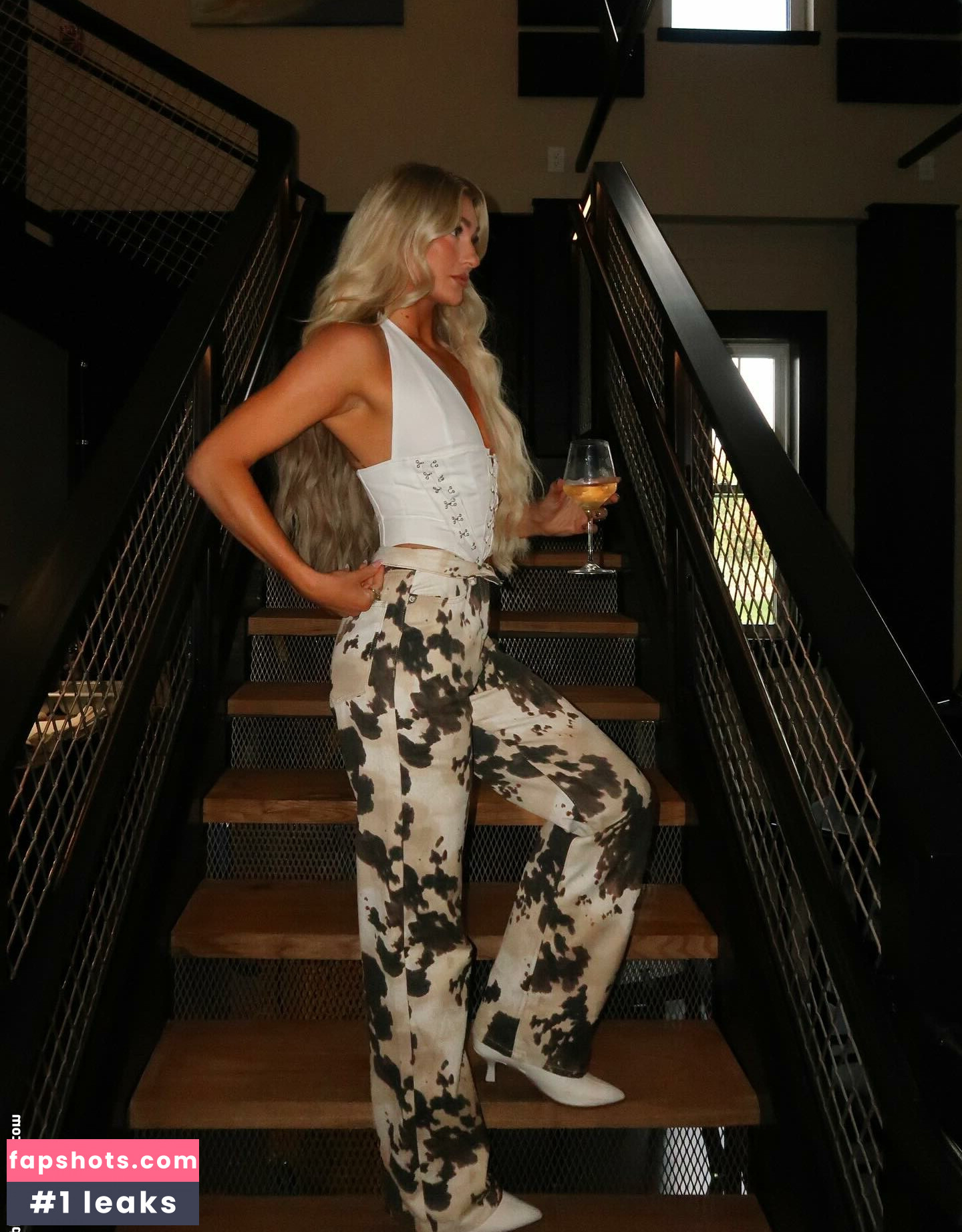 Izzi Dame gallery photo #26