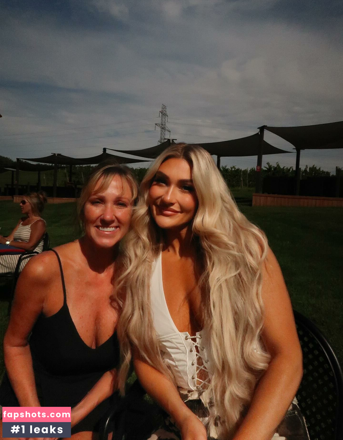 Izzi Dame gallery photo #28