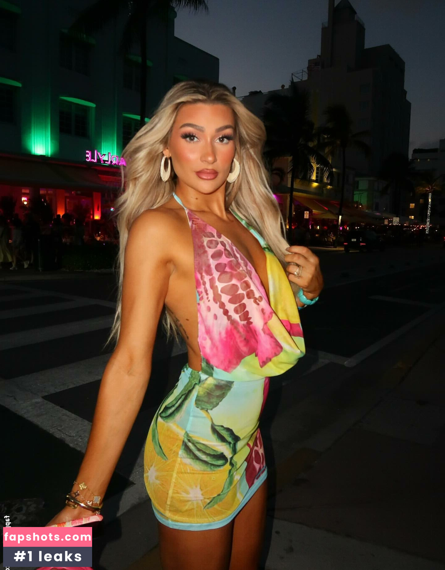 Izzi Dame gallery photo #42