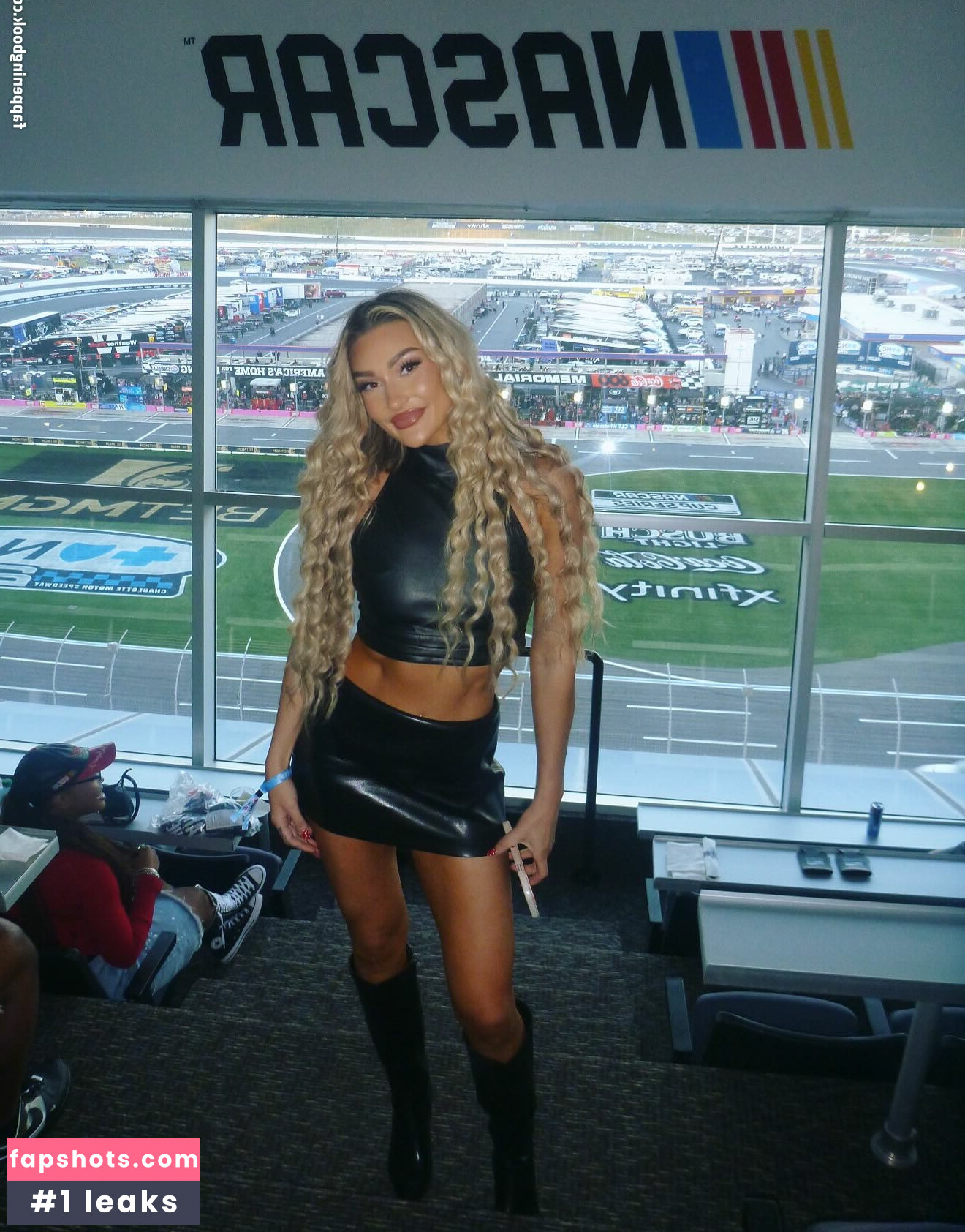 Izzi Dame gallery photo #10