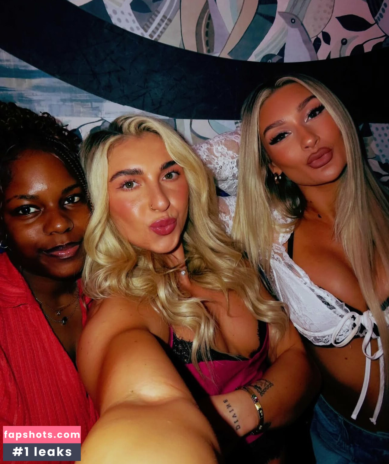 Izzi Dame gallery photo #96