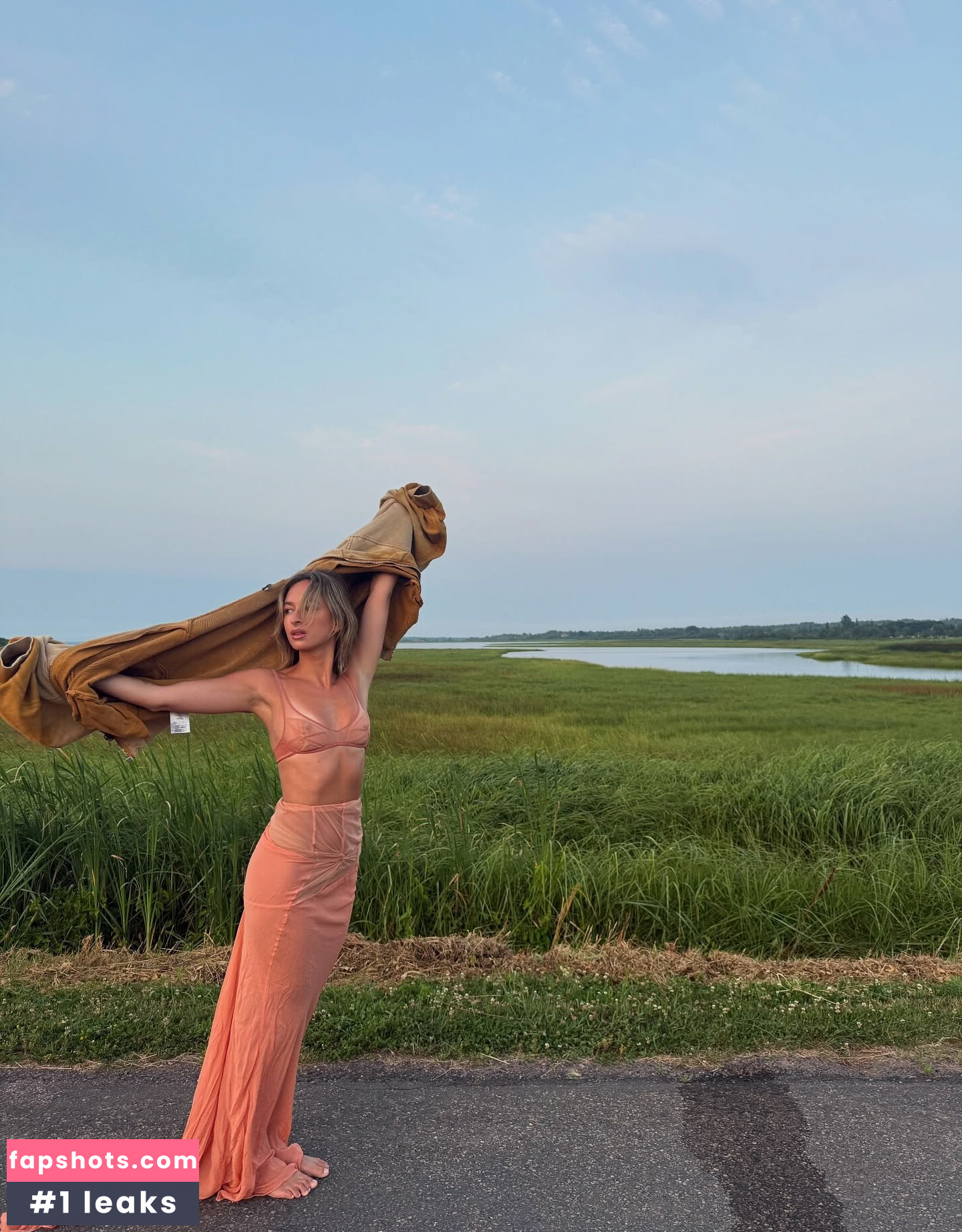 izzipoopi nude babe gallery