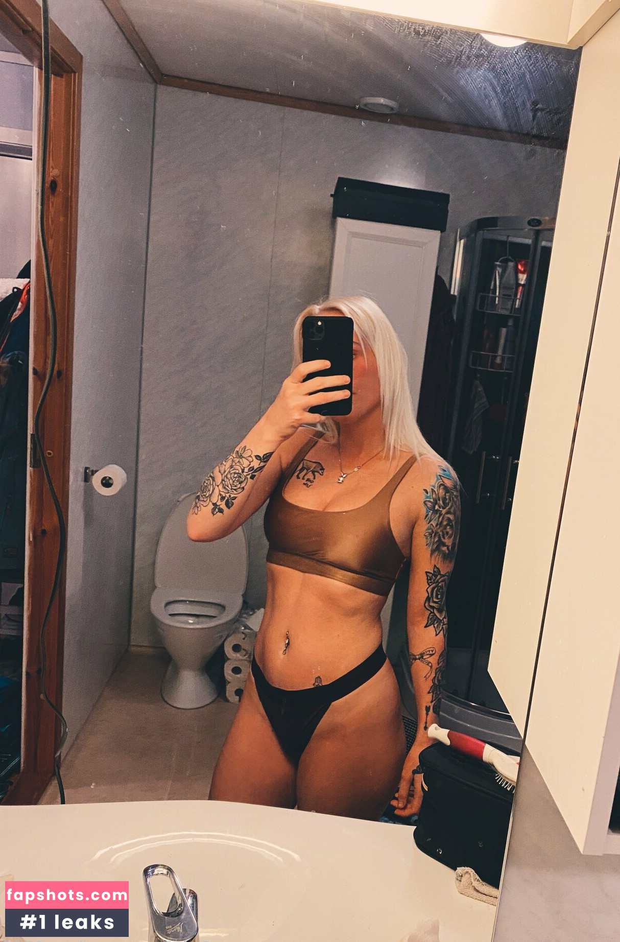 izzy_2505 gallery photo #10