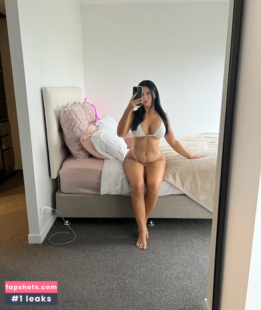 Izzy Davies gallery photo #3