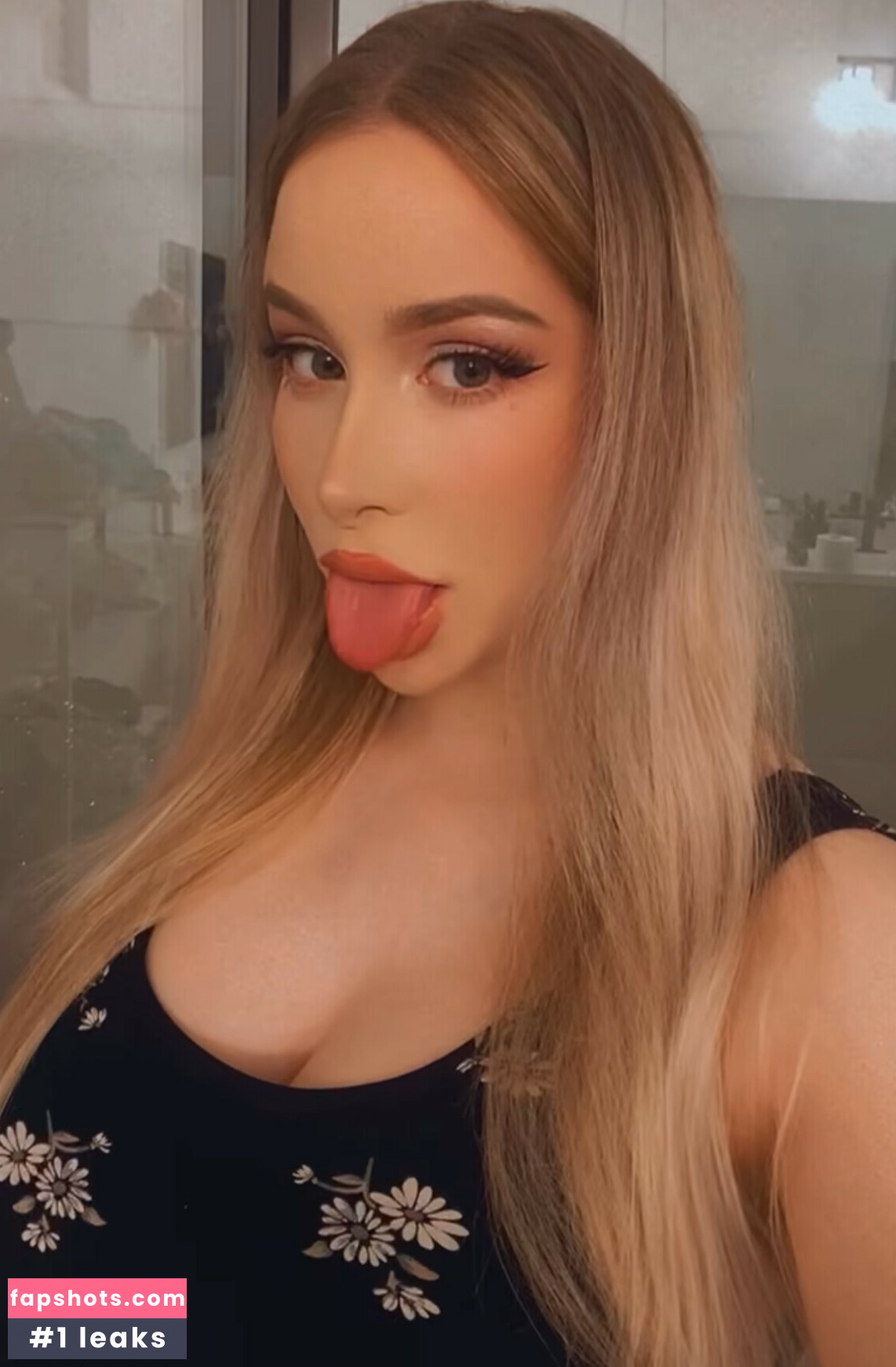 Izzy G gallery photo #114