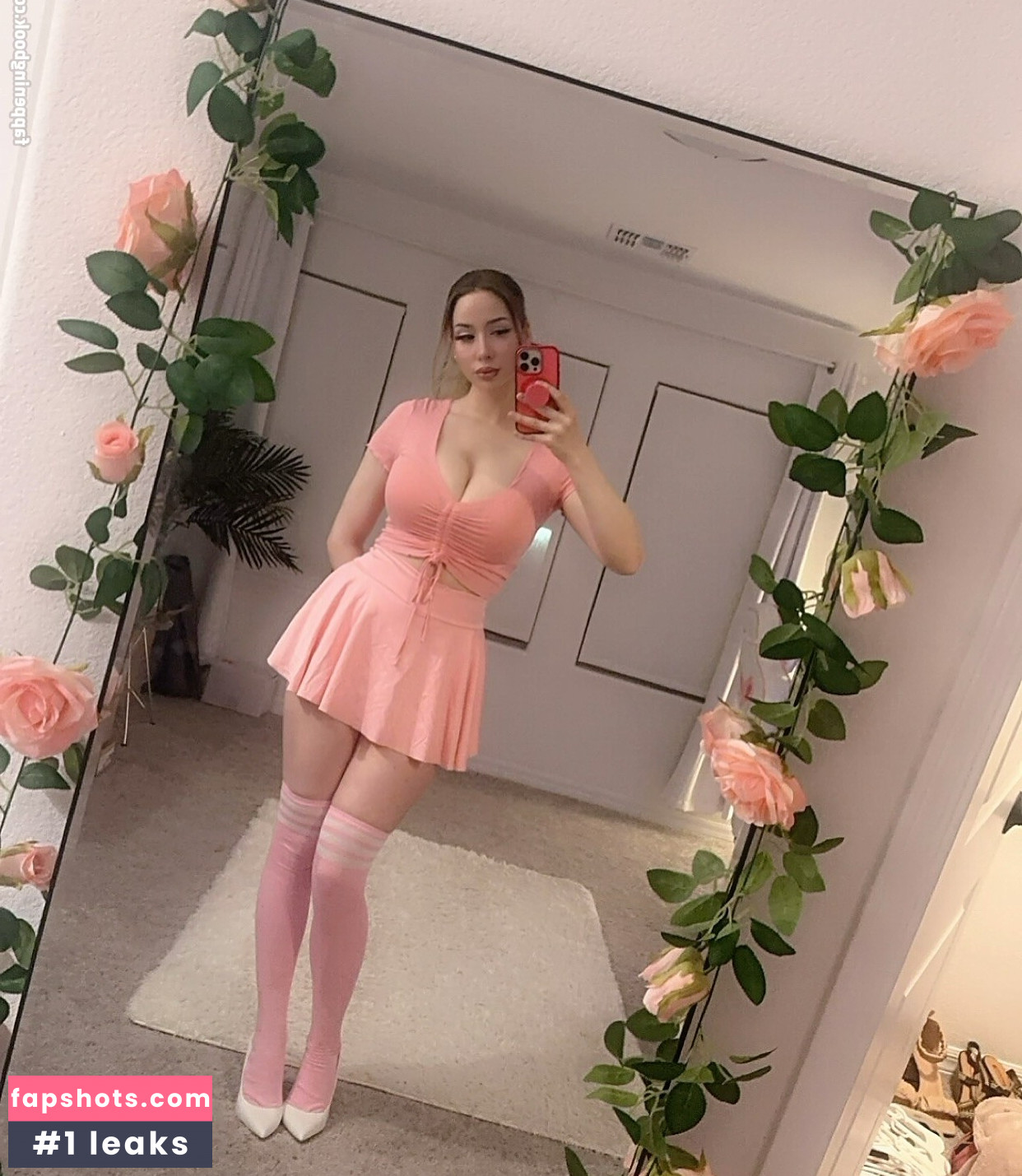 Izzy G gallery photo #28