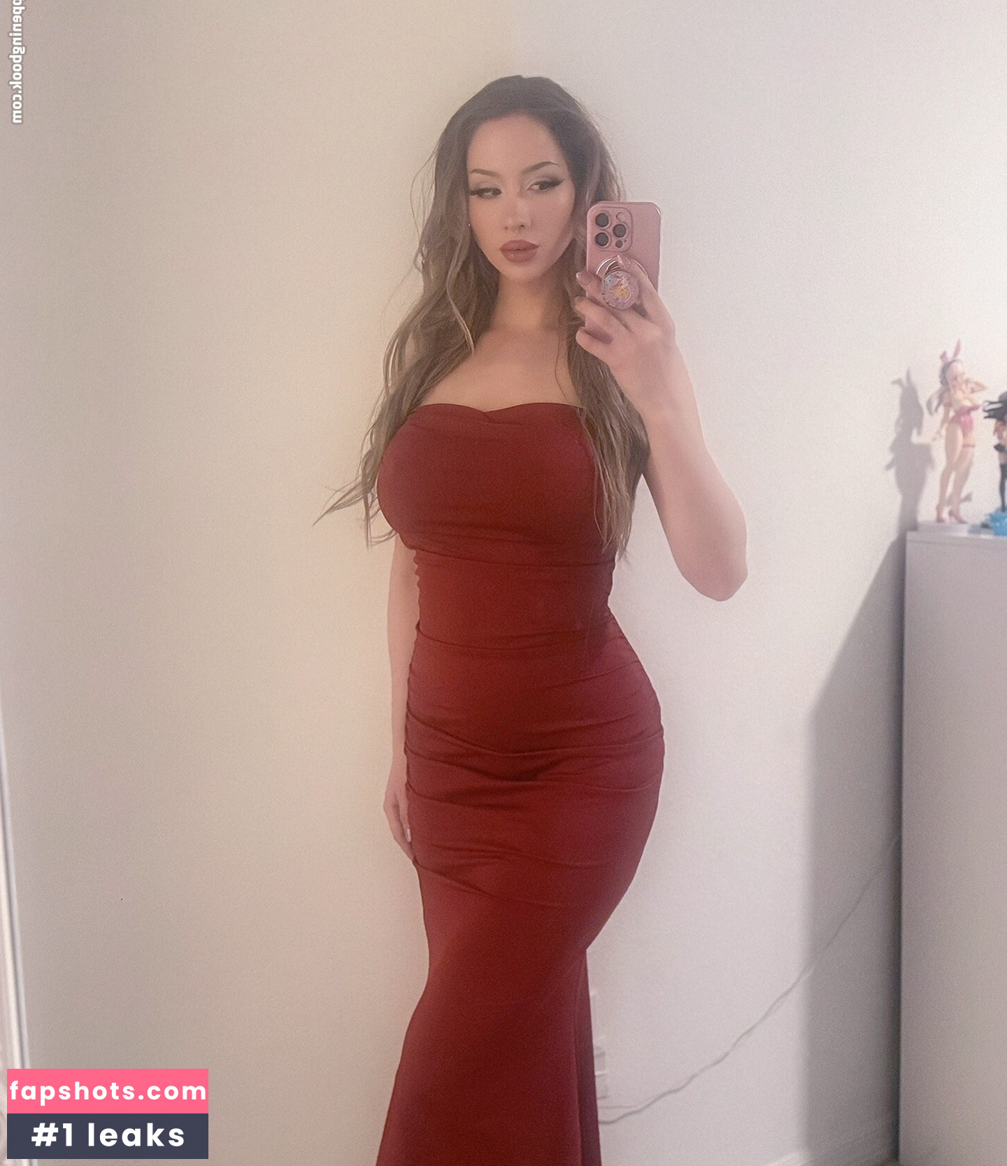 Izzy G gallery photo #29