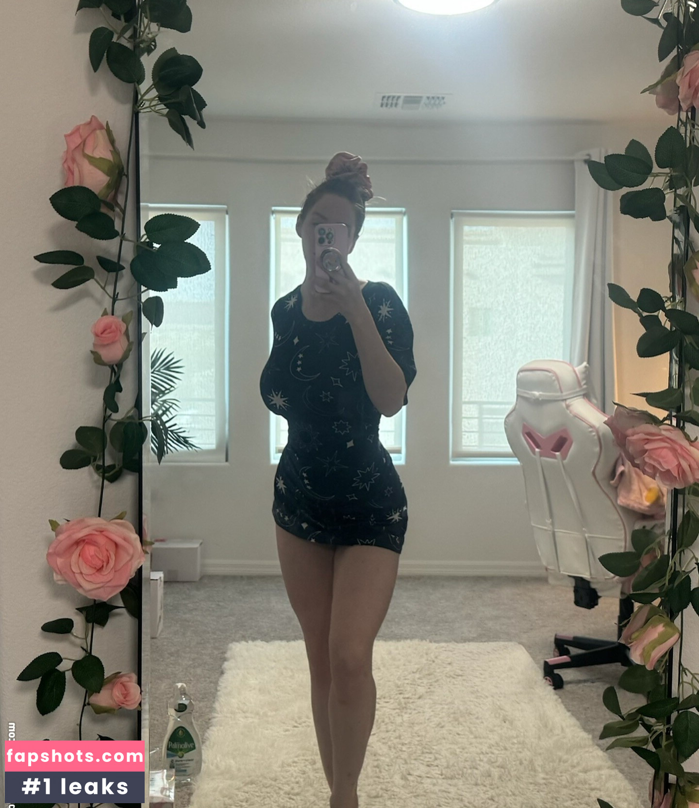 Izzy G gallery photo #31