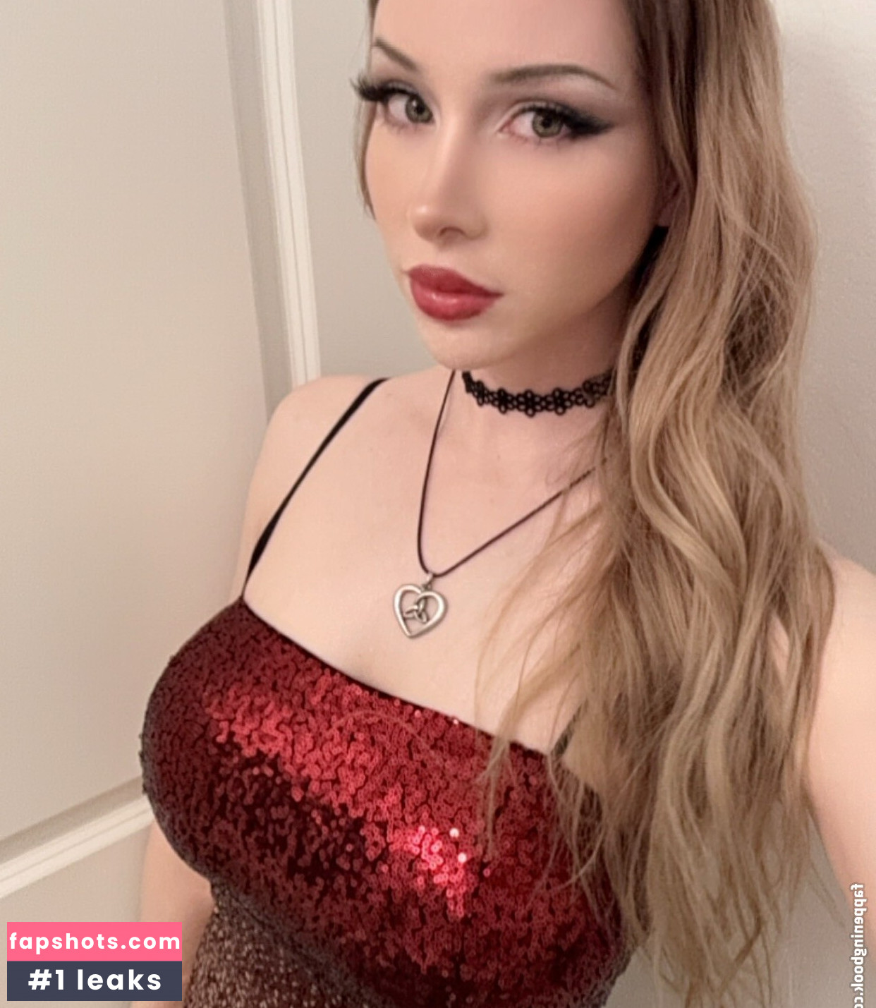 Izzy G gallery photo #33