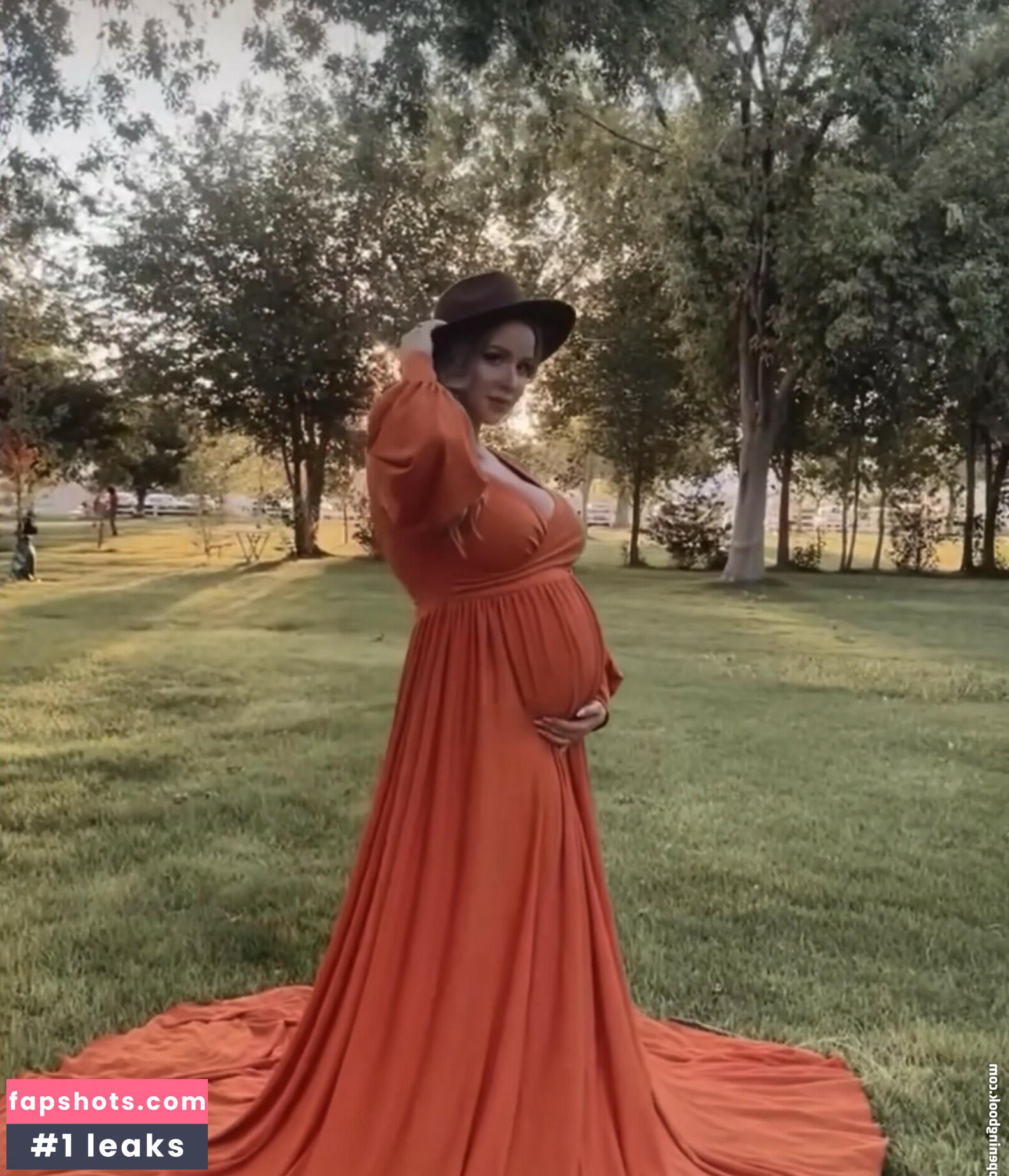 Izzy G gallery photo #100