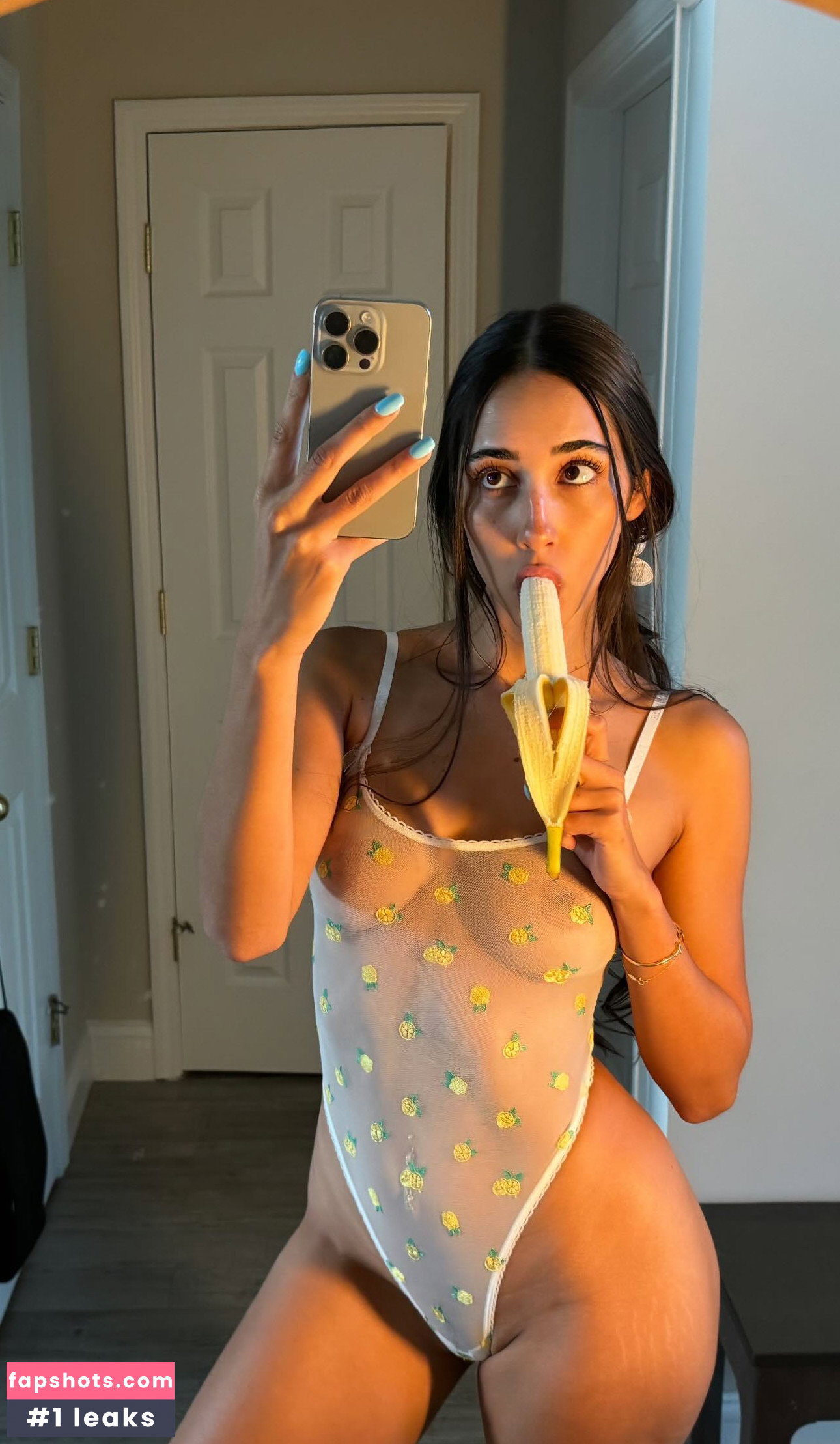 Izzy Green gallery photo #2373