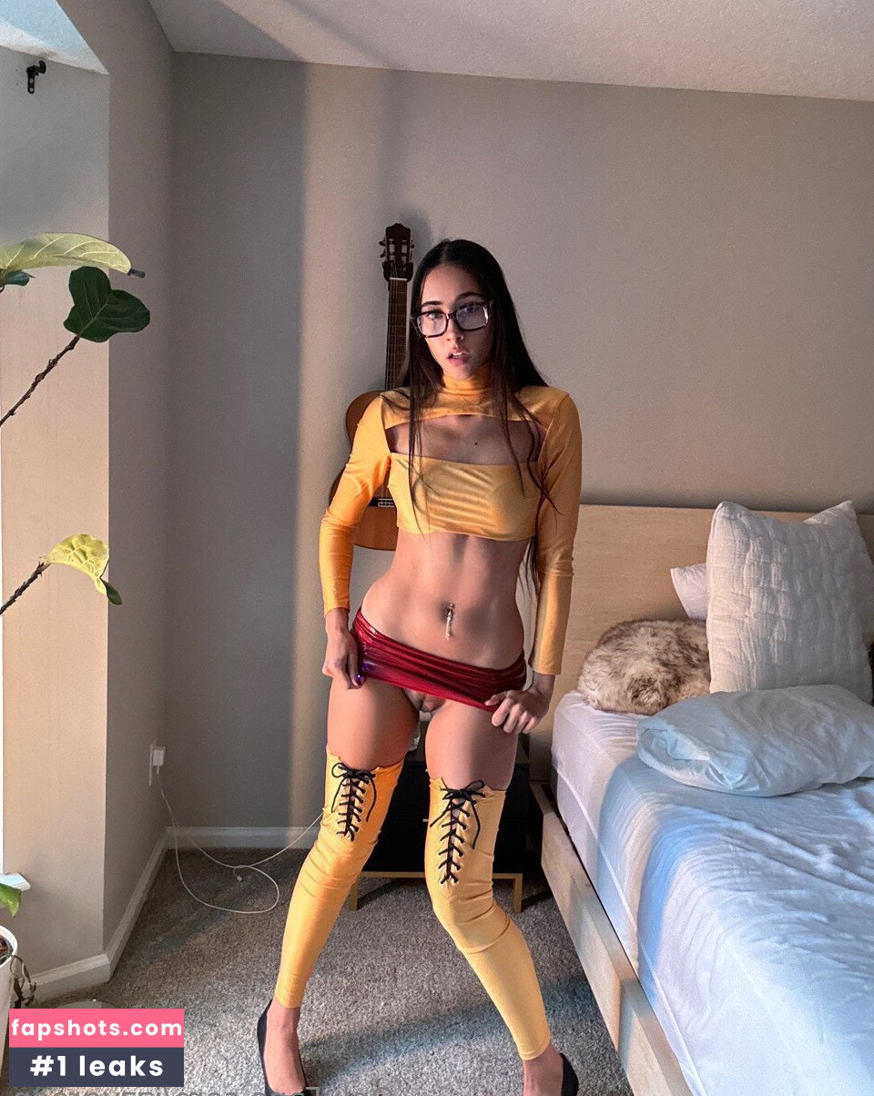 Izzy Green gallery photo #300