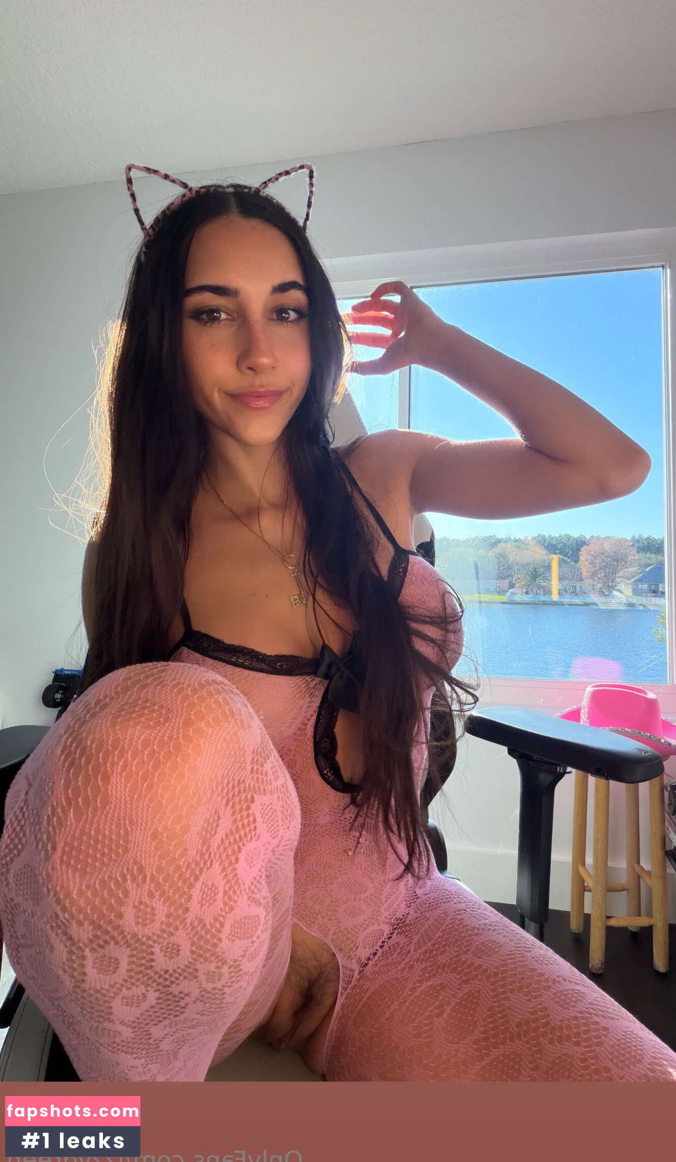 Izzy Green gallery photo #1370