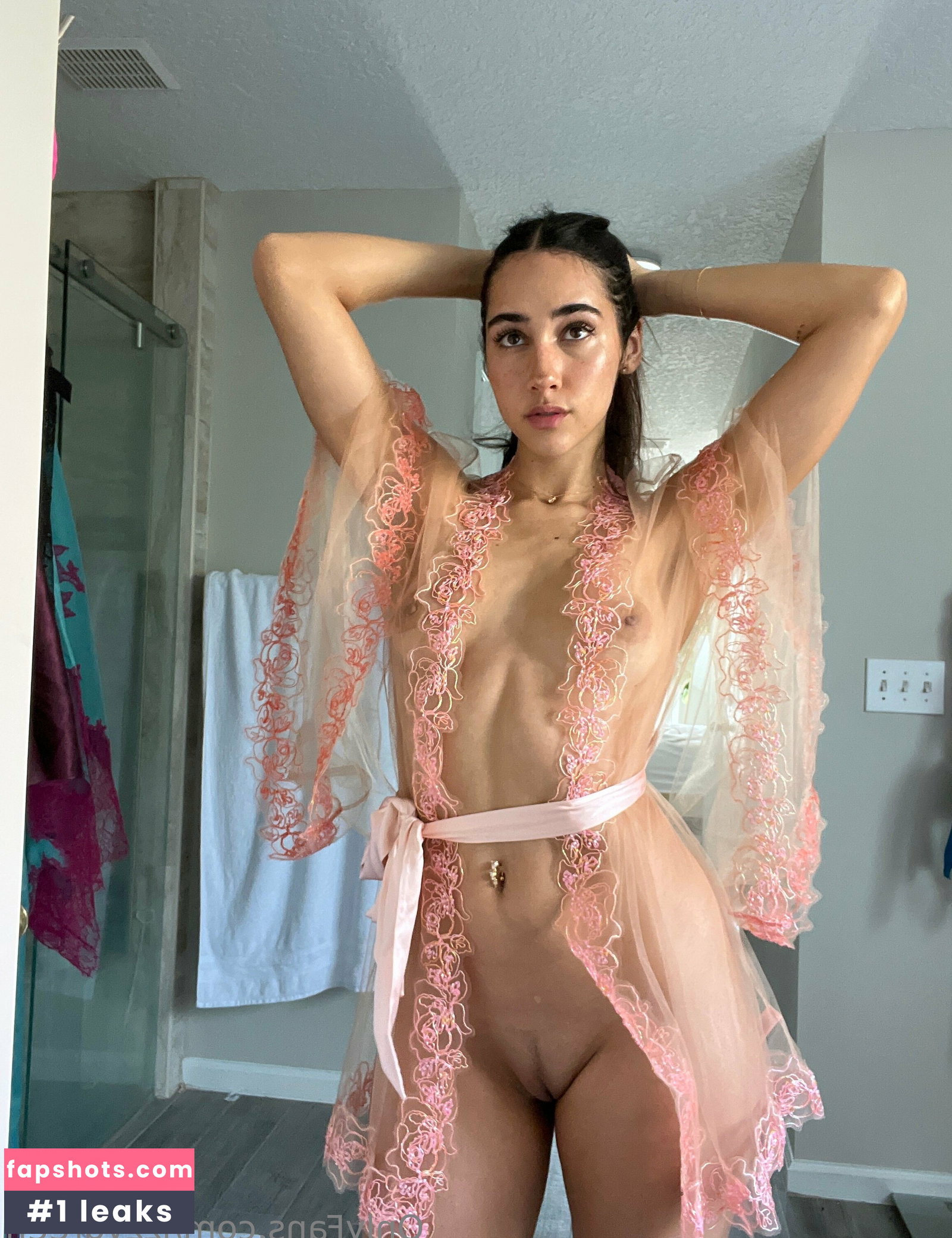 Izzy Green gallery photo #1770