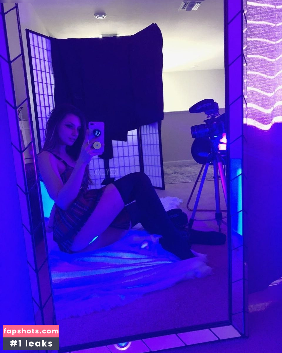 Izzy_xx gallery photo #26